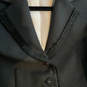 Tahari womens 2 piece wool fine pinstripe suit